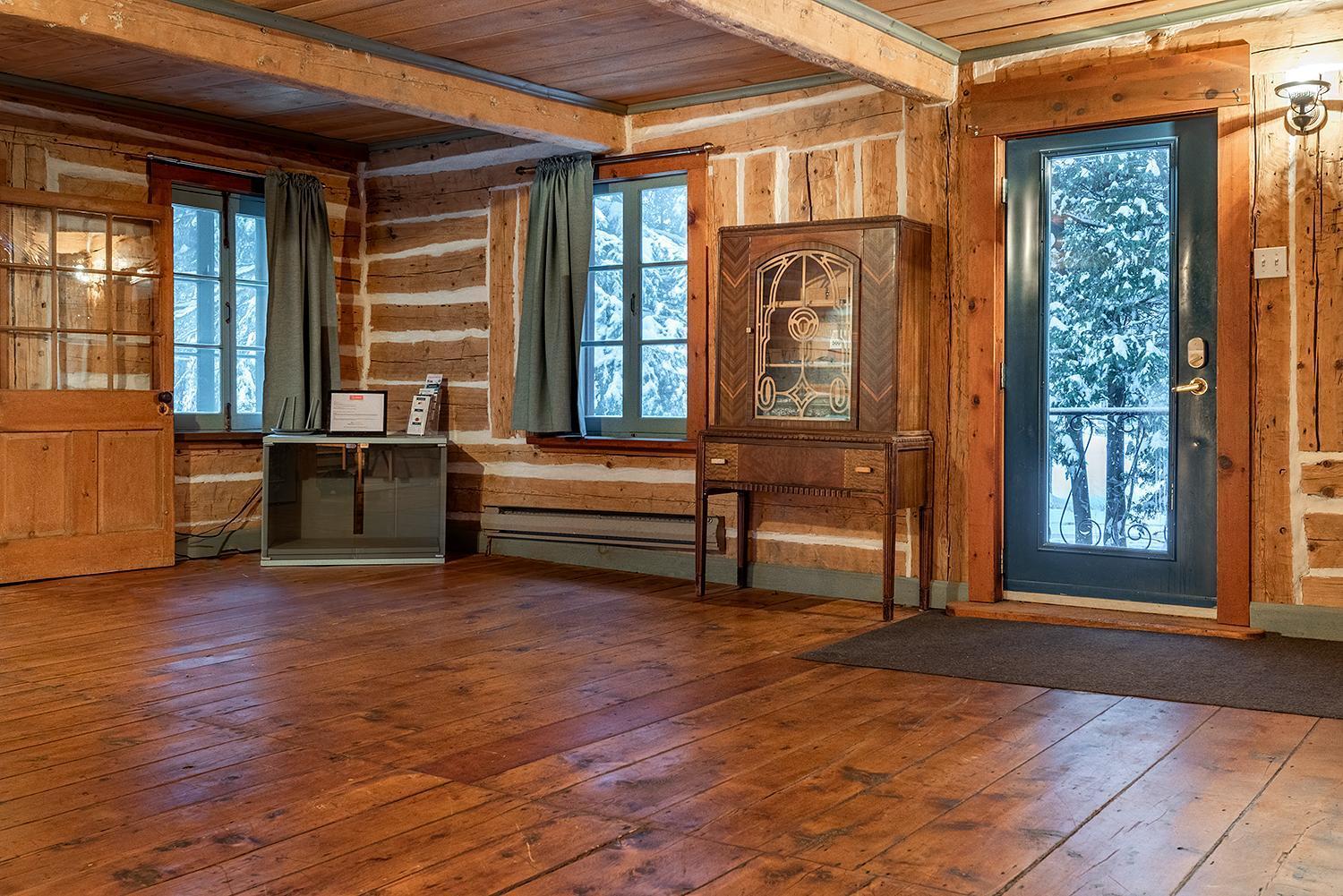 Ancestral Wooden Chalet - St-Gabriel De Brandon Mandeville Bagian luar foto