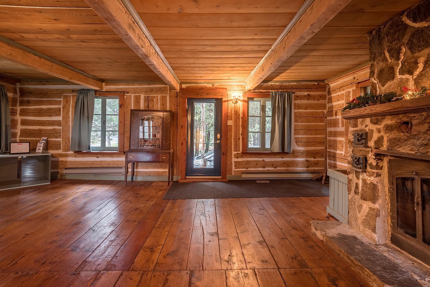 Ancestral Wooden Chalet - St-Gabriel De Brandon Mandeville Bagian luar foto